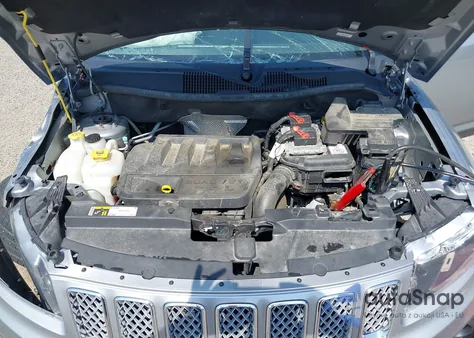 2017 Jeep Compass Latitude 4X4 from USA, damaged, VIN 1C4NJDEB2HD107110